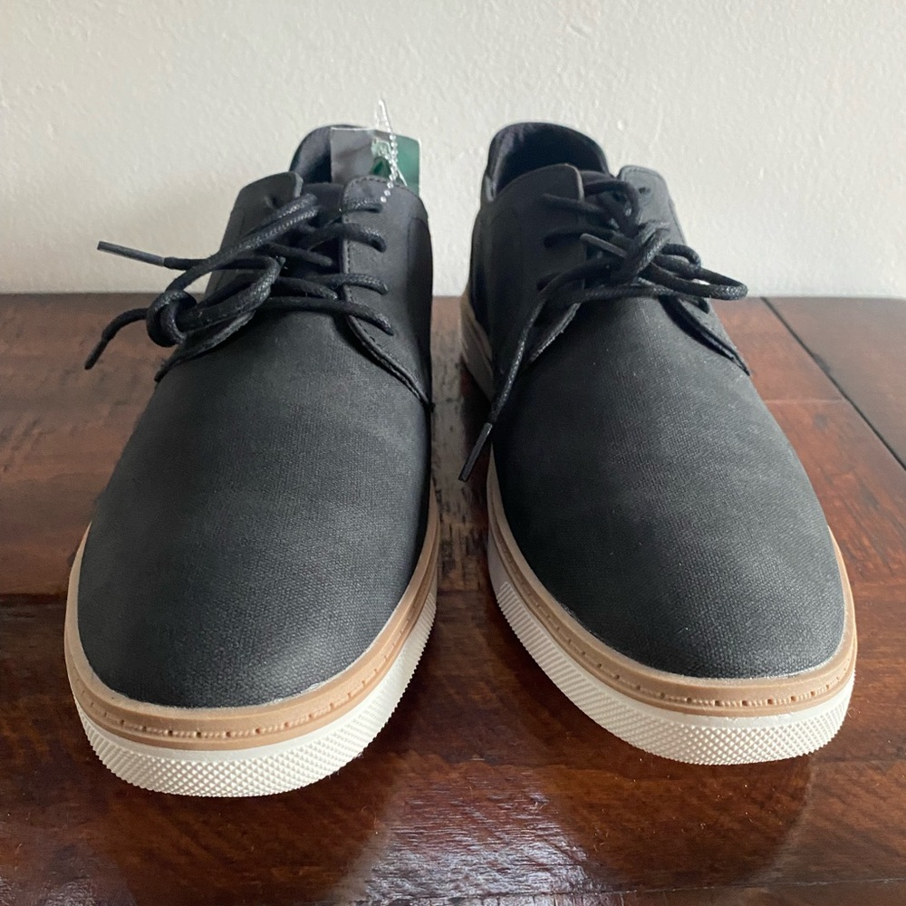 Perry Ellis Black Oxfords with Minimalist Design